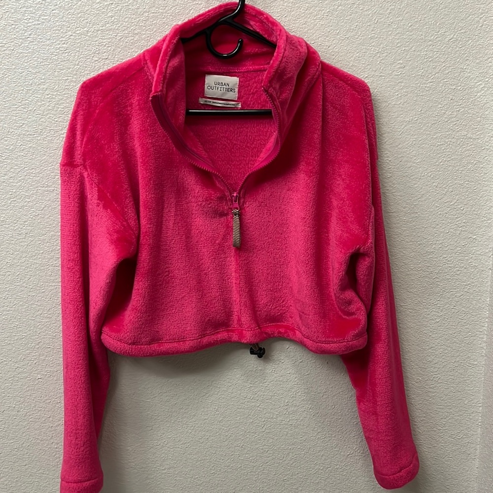Cropped hot pink sweatshirt